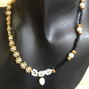 Σετ Χειροποίητων Κοσμημάτων Κολιέ με Σκουλαρίκια Μάυρο, Χρύσο και Λευκό