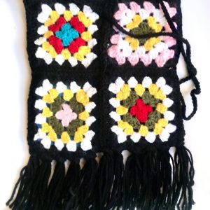 Πλεκτό Χειροποίητο Μάλινο Boho Τσαντάκι Μάυρο με Πολύχρωμα Λουλούδια