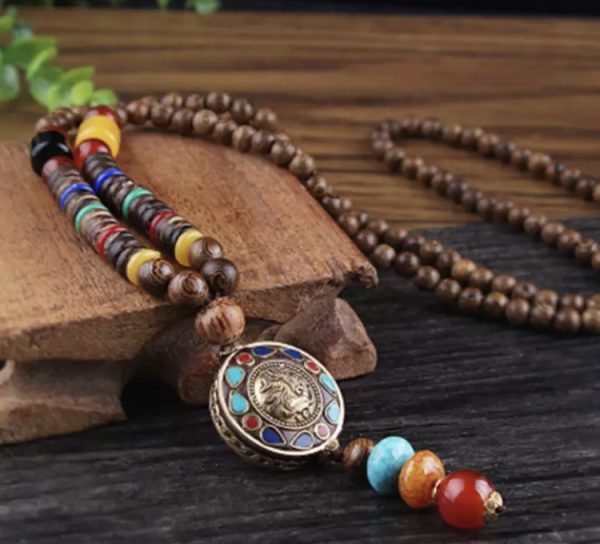 Ενεργειακό Κολιέ Boho, με Ξύλινες Χάντρες Mala, Ημιπολύτιμους Λίθους και Κρύσταλλα