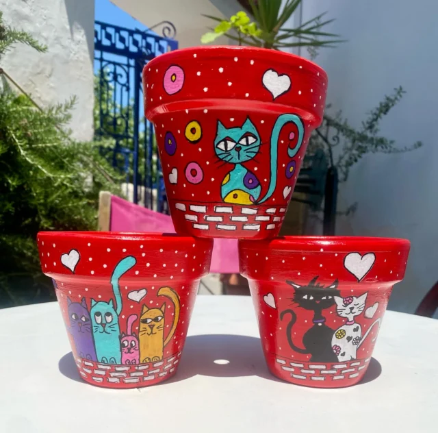 🌸 For every hand-painted flower clay pot purchased, I will donate €2 to ACC - Aegina Cat Care. Let’s bring a little joy to our homes and help our furry friends at the same time! 🐾

🌸 Με κάθε αγορά μιας ζωγραφιστής πυλινης γλαστρούλας, θα δωρίσω 2 ευρώ στον Σύλλογο ACC - Aegina Cat Care. Ας φέρουμε λίγη χαρά στα σπίτια μας και ας βοηθήσουμε τα αγαπημένα μας τετράποδα ταυτόχρονα! 🐾